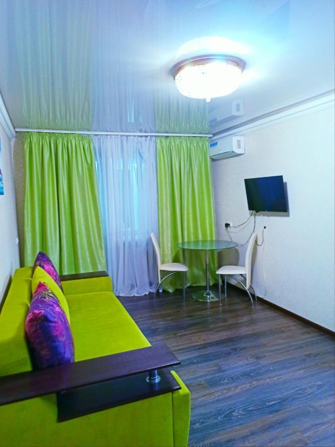 Затишок У Самому Центрі Дніпра Apartment Dnipro Bagian luar foto